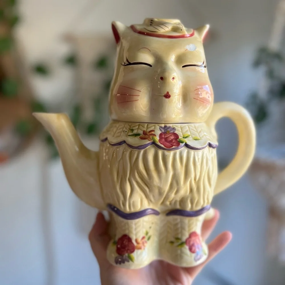 Vintage Puss ’n Boots Cat Teapot – Tea Time Classics by Jomaz – 9” Tall